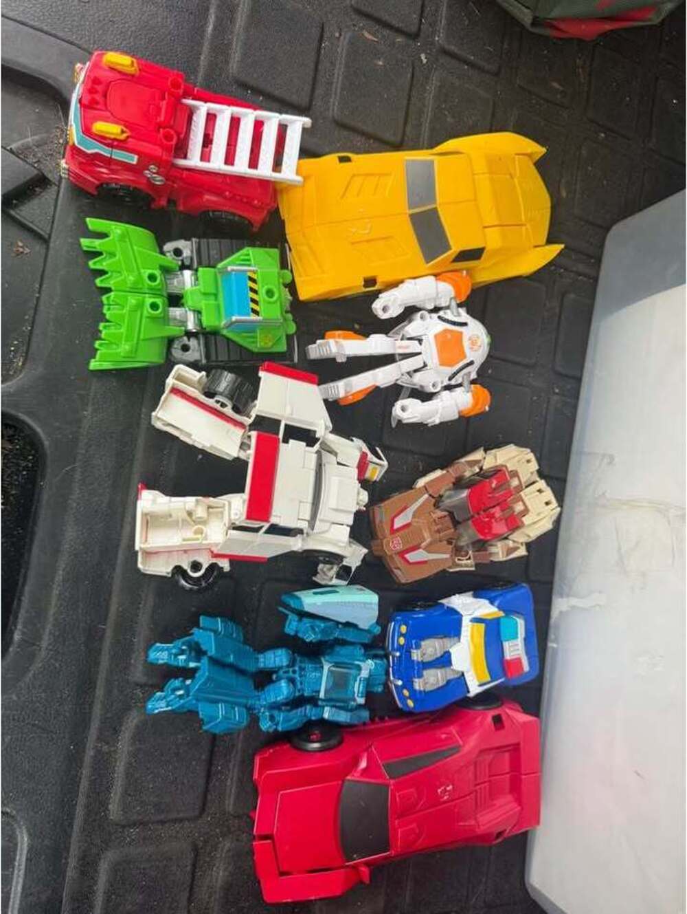 LOT OF 9 TRANSFORMERS TOYS CARS VINTAGE

VARIOUS CONDITIONS, SOLD AS IS